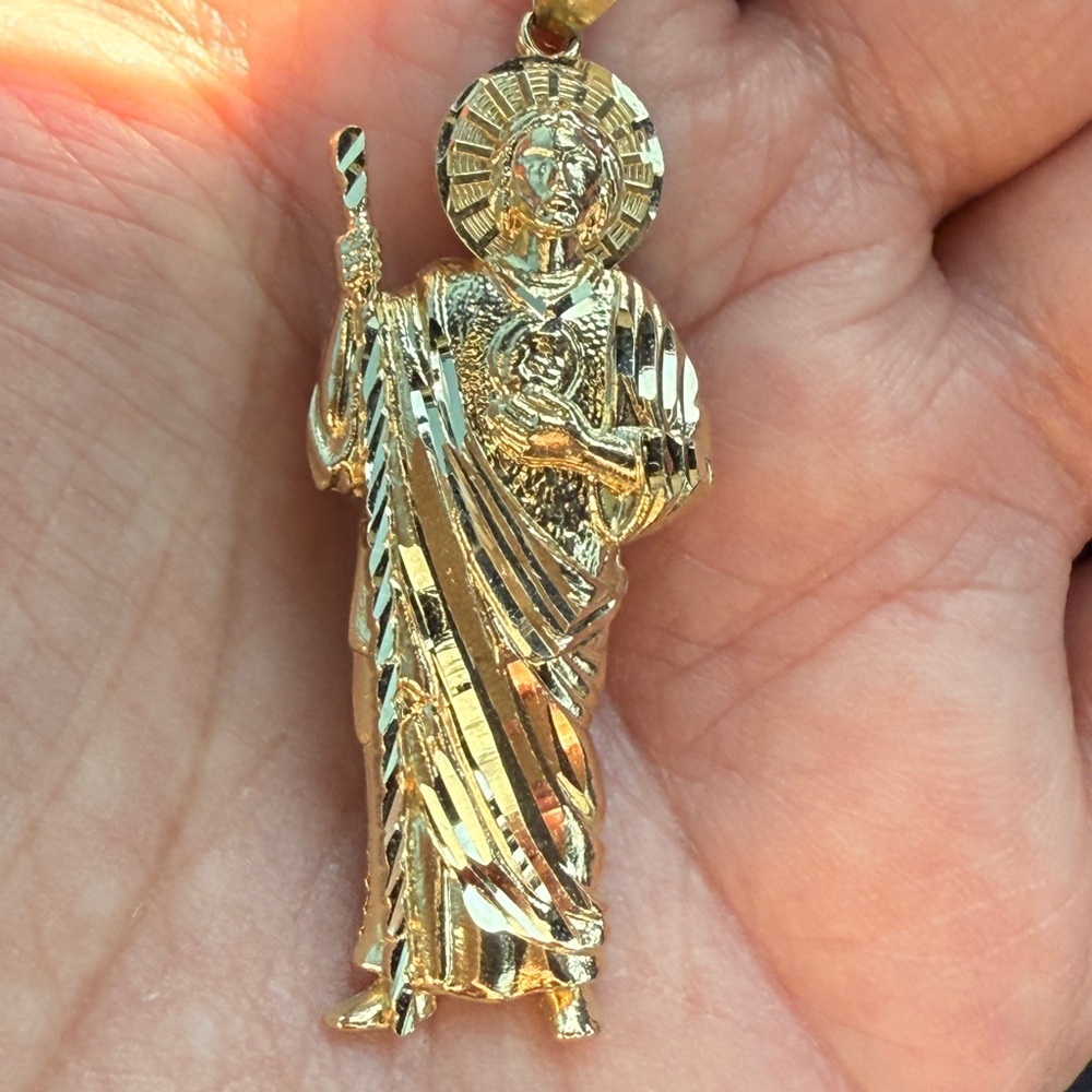 SOLD ๐ Gold Pendant Necklace - Picture 6 of 8